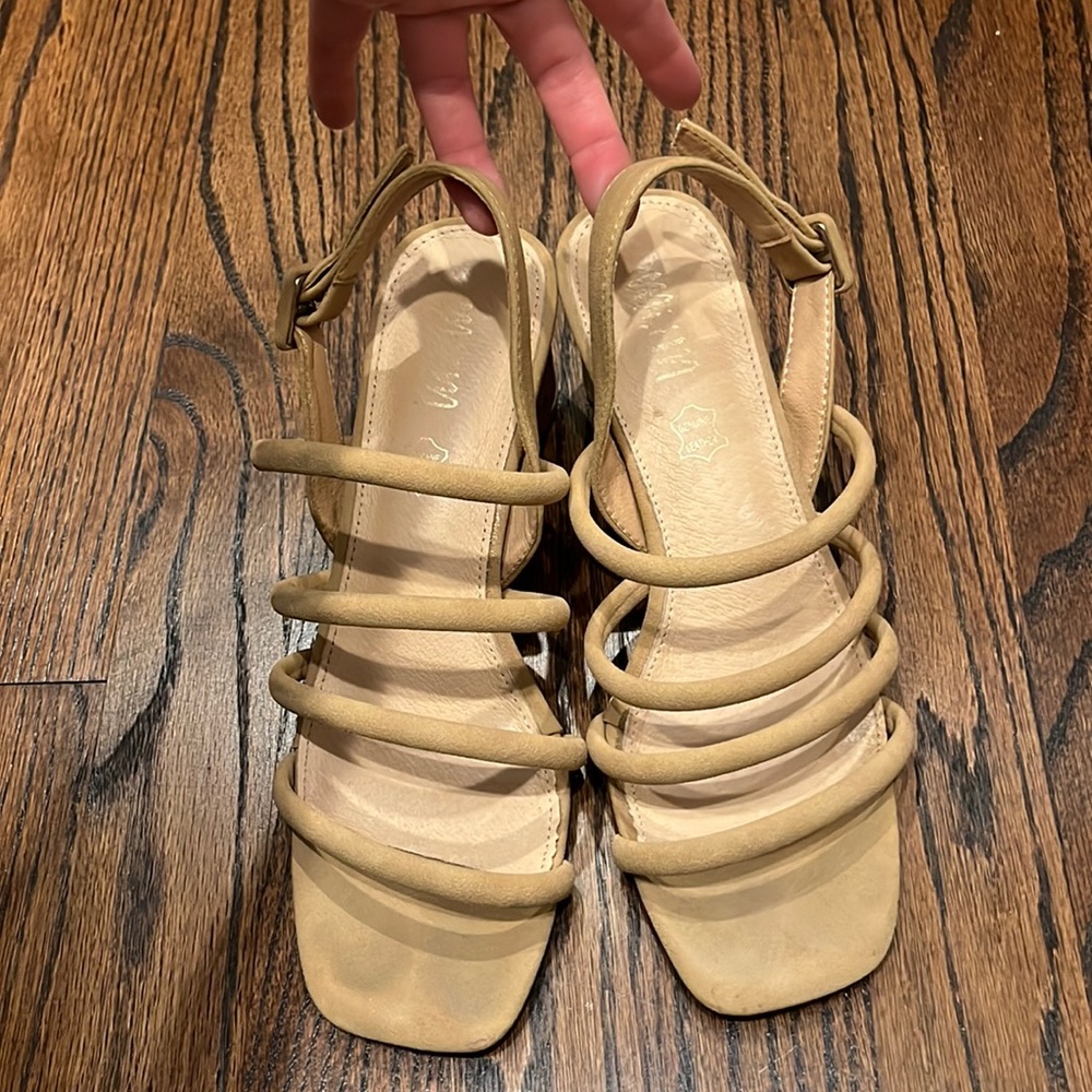 7.5 VICI DOLLS TAN SUEDE SANDALS